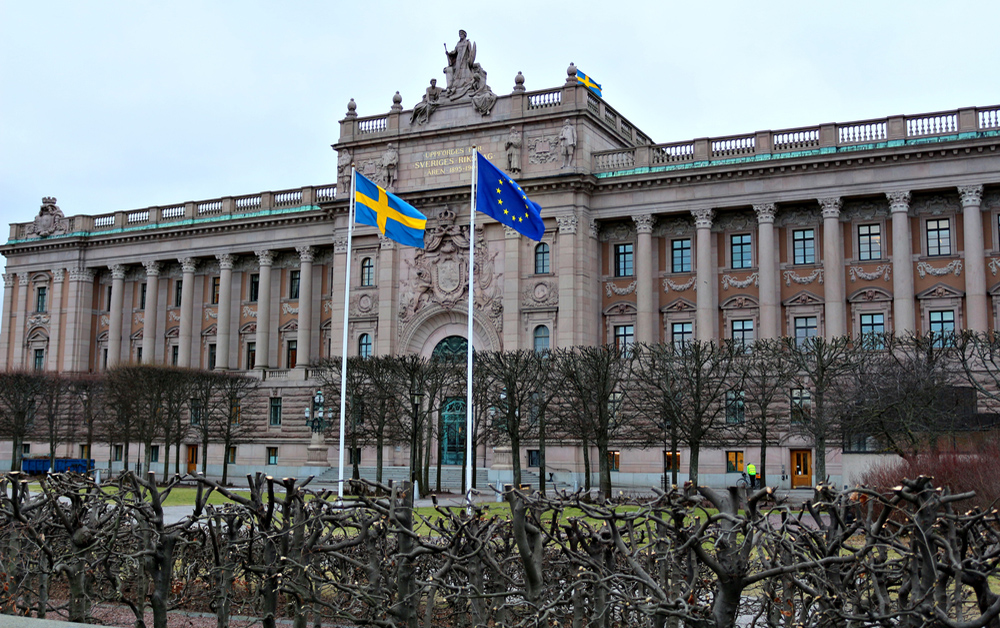 İsveç parlamenti əsgərlərin sayını artırmağı deyir