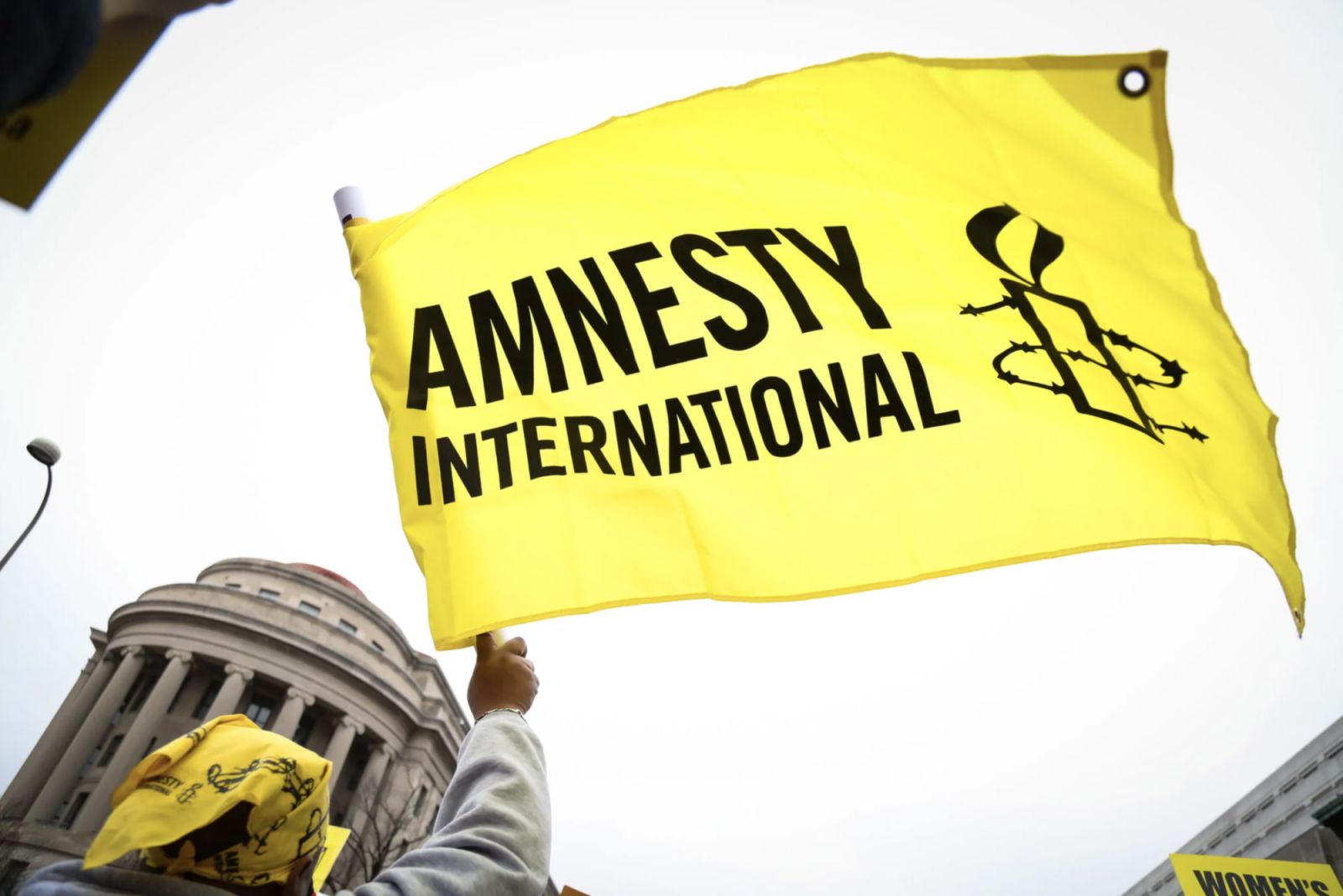 Amnesty International İranı gənc qadını dərhal azad etməyə çağırıb