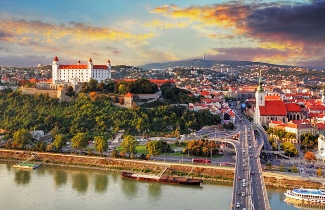 Slovakiya demokratik prinsipləri pozduğuna görə cəzalanacaq