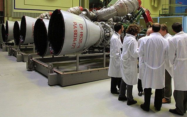 “Süpürgələrinə minib kosmosa uçsunlar” - Rusiyadan ABŞ-a sanksiya