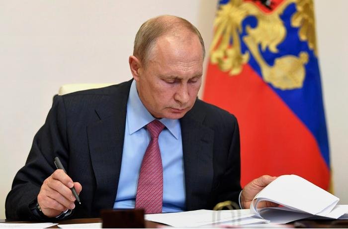 Putin daha bir yüksək vəzifəli məmuru işdən çıxartdı