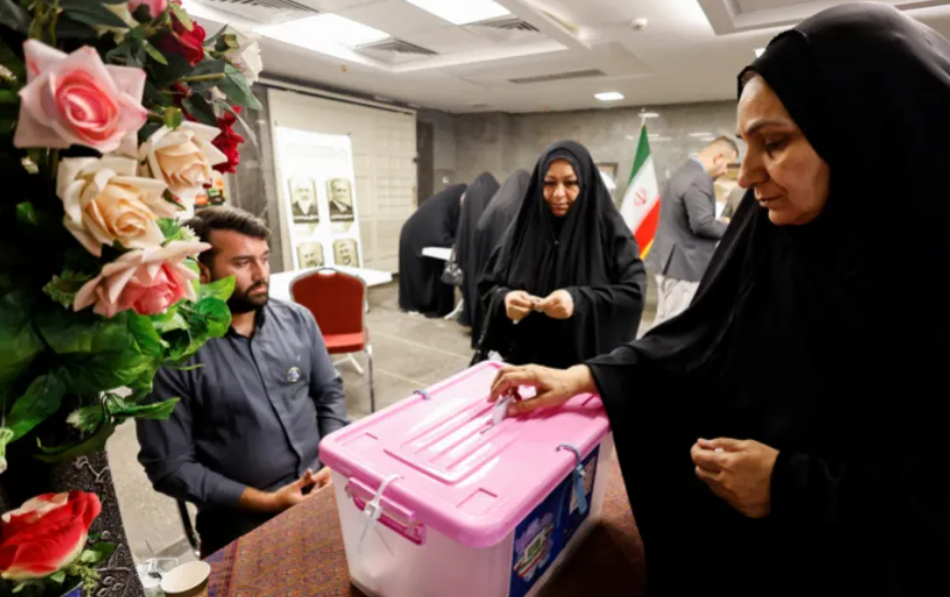 İranda səslərin hesablanmasına başlanılıb