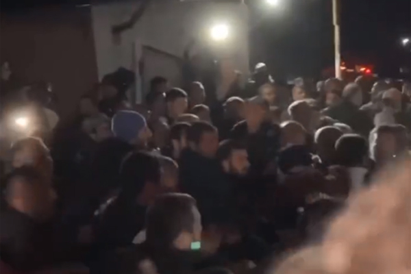 Erməni polisi Kirantsda etiraz edənlərə səs qumbaraları atdı 