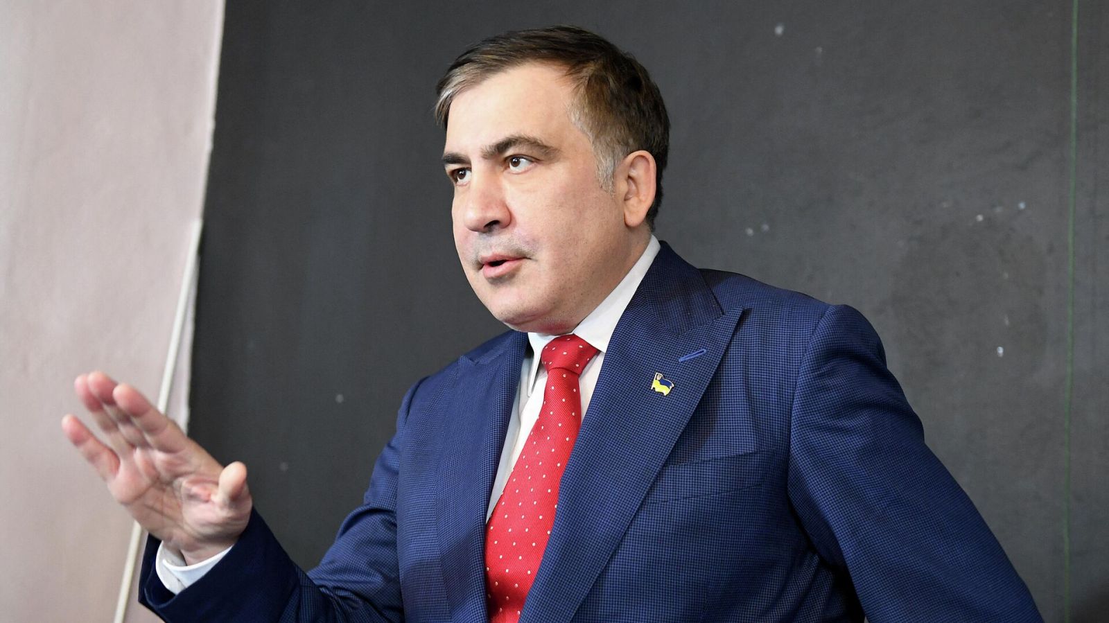 Saakaşvilinin partiya binasına hücum edildi - VİDEO 